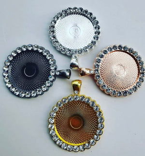 Custom round rhinestone pendant